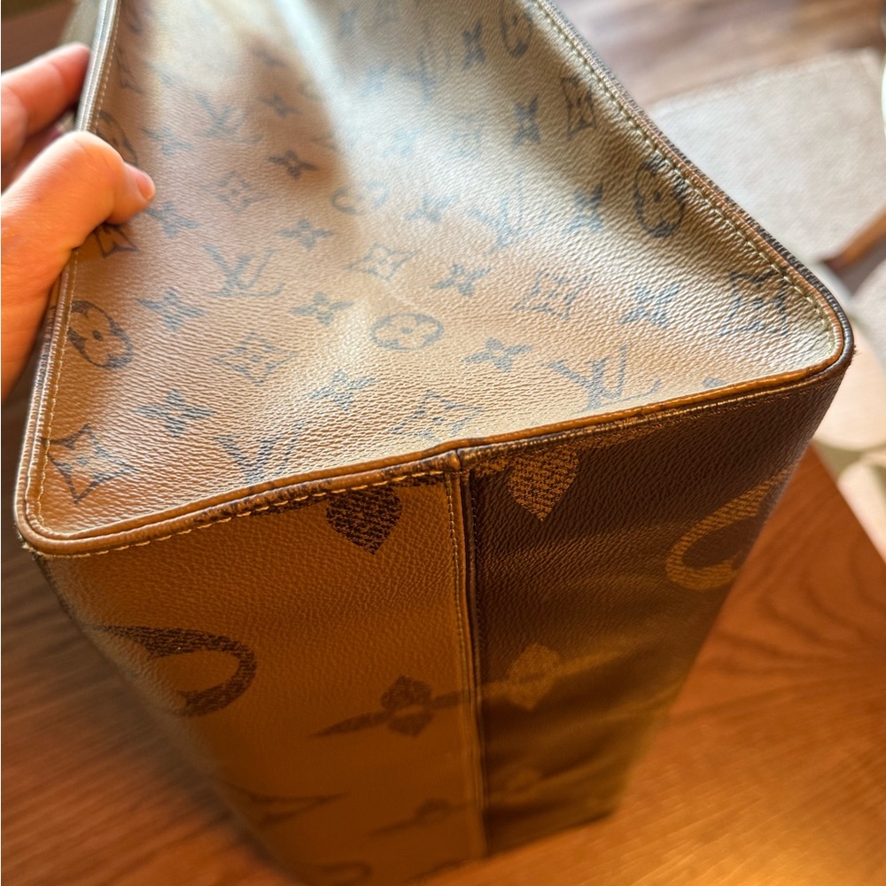 Louis Vuitton GM Monogram On The Go Tote Bag - Picture 14 of 16